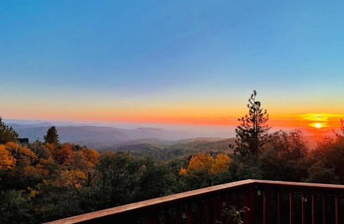 Phoenix Lake-Cedar Ridge Ski Chalet | Mountain Bliss Chalet with Great Views!