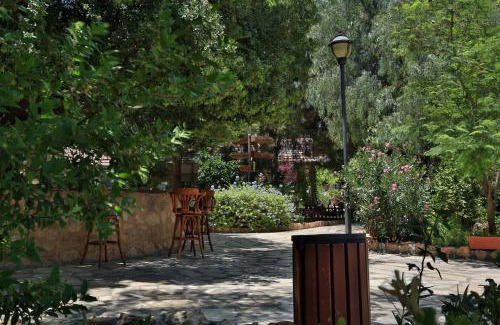 Zayy Resort | Mountain Breeze Lodge & Resort