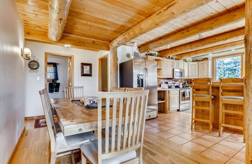 Alma Cabin | Mountain Cabin in a Perfect Setting w/Hot Tub, Spacious Deck, Fireplace - Pura Vida