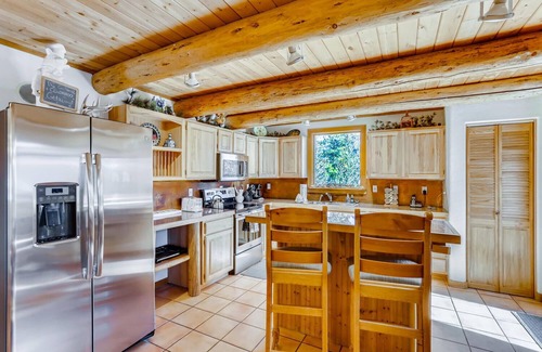 Alma Cabin | Mountain Cabin in a Perfect Setting w/Hot Tub, Spacious Deck, Fireplace - Pura Vida