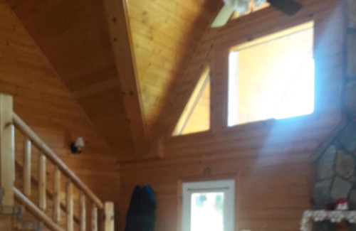 Piney Creek Cabin | Mountain Cabin located in a gated community, within walking distance to river.