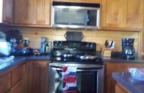 Piney Creek Cabin | Mountain Cabin located in a gated community, within walking distance to river.