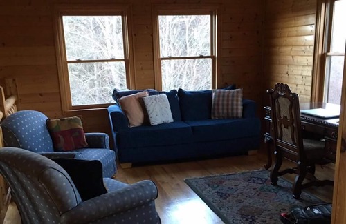 Piney Creek Cabin | Mountain Cabin located in a gated community, within walking distance to river.