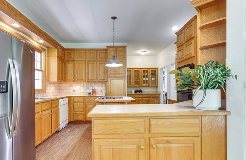 Athens House | Mountain Cabin w/ Amazing Views Near Hocking Hills