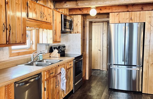 Dubois Cabin | Mountain cabin with trail access and optional heated shop