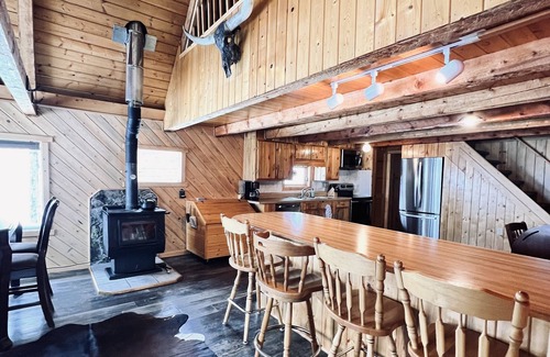 Dubois Cabin | Mountain cabin with trail access and optional heated shop