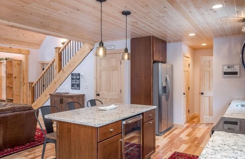 Bethel House | Mountain Chalet with hot tub and game room