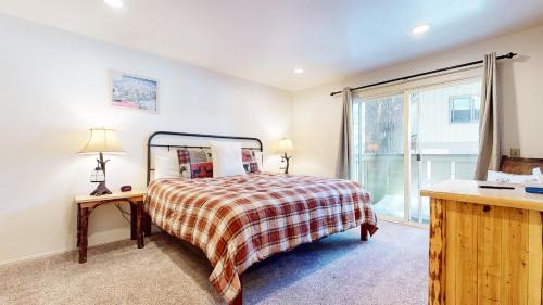 Mammoth Lakes House | Mountain Chateau Retreat - Desirable Resort 4 BDR