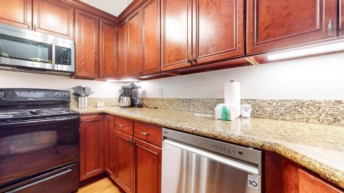 Mammoth Lakes House | Mountain Chateau Retreat - Desirable Resort 4 BDR
