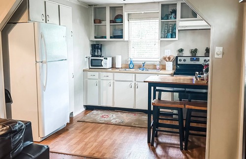 Shenandoah Cabin | Mountain Cottage with Private Views and Hot Tub!
