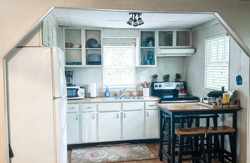 Shenandoah Cabin | Mountain Cottage with Private Views and Hot Tub!