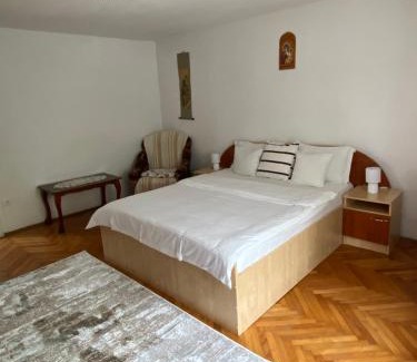 Orlat House | Mountain Countryside House & Courtyard near Sibiu