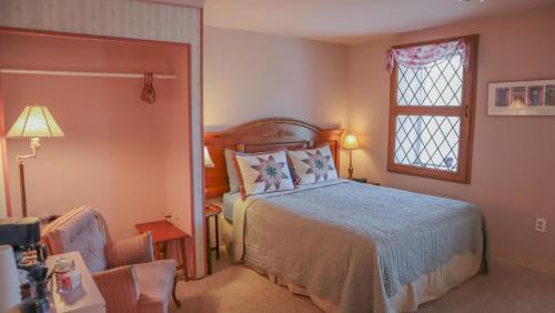 Mount Holly Springs Hotel | Mountain Creek Tavern