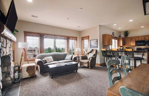 Boyne Falls House | Mountain Creekside: Hot Tub: Golf