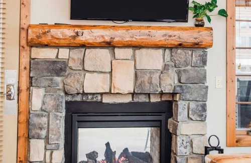 Boyne Falls House | Mountain Creekside: Hot Tub: Golf