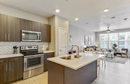 Draper Apartment | Mountain Escape | Pet Friendly | Hot Tub | Draper