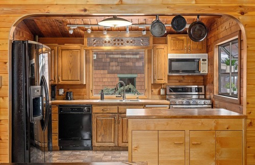 Snowbird Cabin | Mountain Family Cabin w/4 bedrooms & pool table
