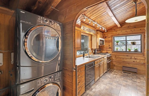 Snowbird Cabin | Mountain Family Cabin w/4 bedrooms & pool table