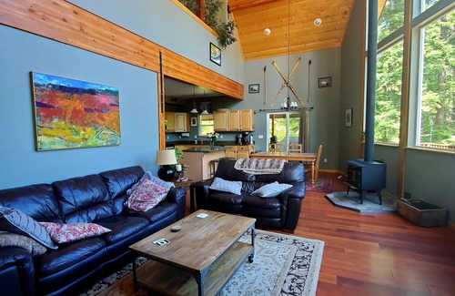 Wenatchee House | "Mountain Getaway" Family/Pet Friendly located in the Mountains Fiber internet