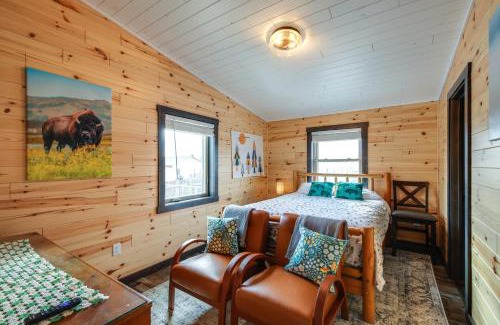 Gardiner House | Mountain Getaway with Views Less Than 1 Mi to Yellowstone