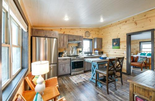 Gardiner House | Mountain Getaway with Views Less Than 1 Mi to Yellowstone
