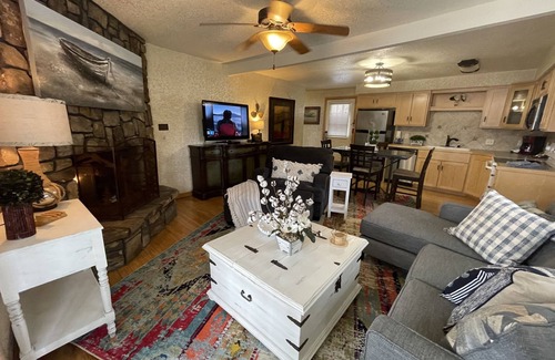 Mount Ida Cottage | Mountain Harbor Lodge cottage on Lake Ouachita by RedAwning