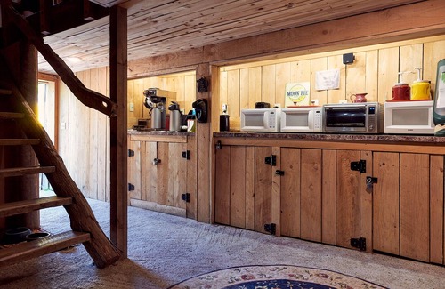 Roan Mountain House | Mountain Harbour B&B and Hiker Hostel