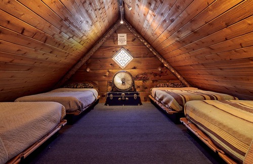 Roan Mountain House | Mountain Harbour B&B and Hiker Hostel