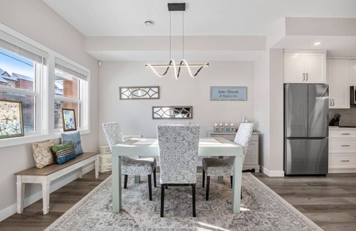 East Kootenay Apartment | Mountain Haven | Fenced Backyard | Downtown | A/C