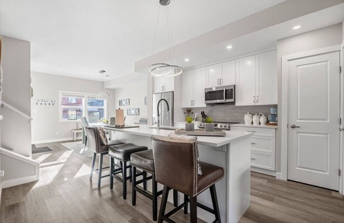 East Kootenay Apartment | Mountain Haven | Fenced Backyard | Downtown | A/C