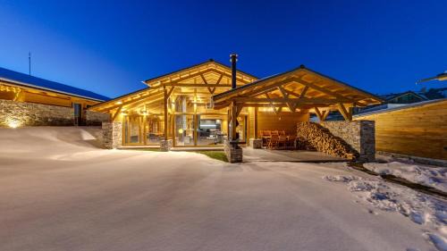 Razlog Villa | Mountain Hawk Park