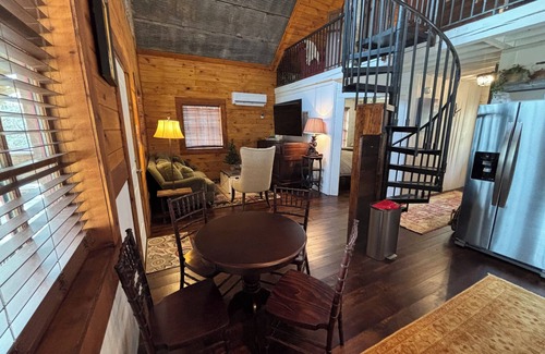 Roan Mountain Cabin | Mountain Hideaway! A Beautiful Creekside Cabin Now With New Lower Rates!