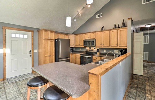 Gassville Cottage | Mountain Home Cottage w/Deck on White River!