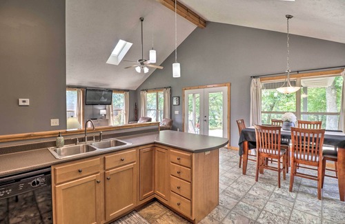 Gassville Cottage | Mountain Home Cottage w/Deck on White River!