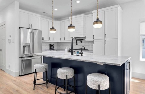 Heber House | Mountain Home near Lakes w/Hot Tub & Putting Green
