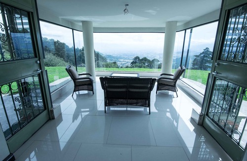 Aserri House | Mountain Home Overlooking The San Jose' Valley
