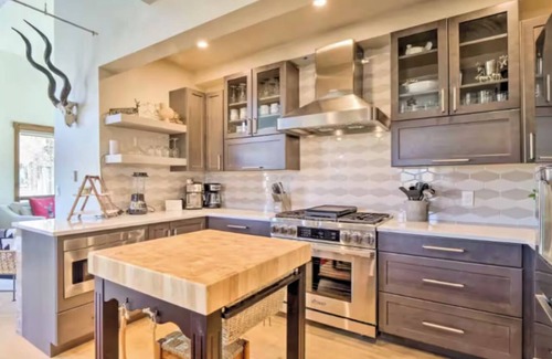 Silverthorne Cabin | Mountain home w/hiking access in tranquil Silverthorne with WiFi.