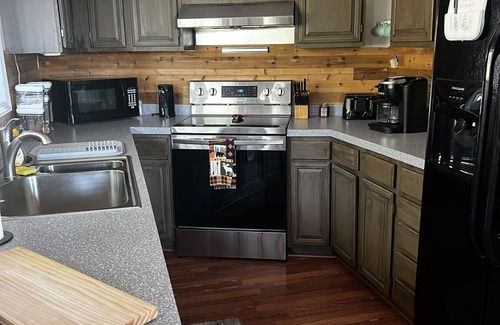 Cana House | Mountain house in Fancy Gap w/hot tub, great room w/bar & games w/beautiful view