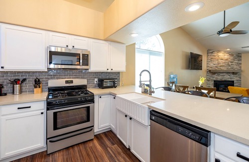 Woodlands Village House | Mountain Jewel | Modern Townhome in the Pines | Great Location | Near Downtown Flagstaff