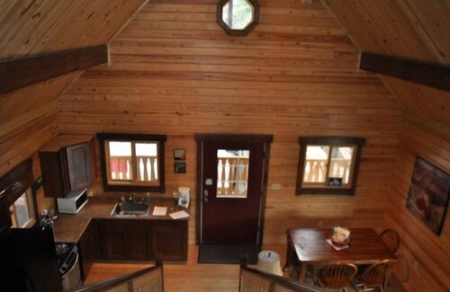 Gardiner Cabin | Mountain King Cabin above the Yellowstone River-Six Blocks to Yellowstone Park
