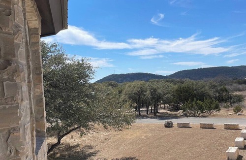 Sabinal House | Mountain Laurel Lodge @ Frio Select Rental Homes