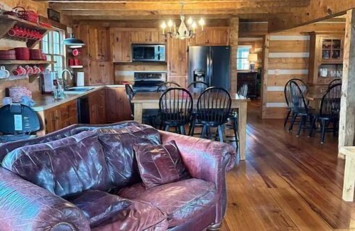 Independence Cabin | Mountain Meadows Cabin in the heart of Christmas Tree Farms with Amazing Views!n