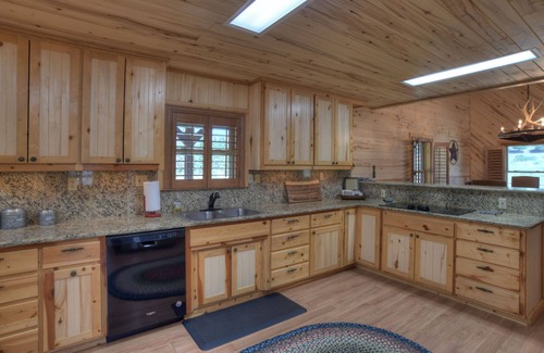 South Fork Cabin | Mountain Modern Cabin - 25 Mins to Wolf Creek Ski Area - Dogs Welcome!
