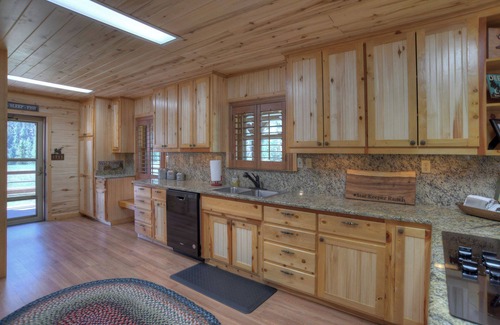 South Fork Cabin | Mountain Modern Cabin - 25 Mins to Wolf Creek Ski Area - Dogs Welcome!