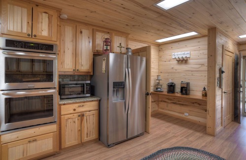South Fork Cabin | Mountain Modern Cabin - 25 Mins to Wolf Creek Ski Area - Dogs Welcome!