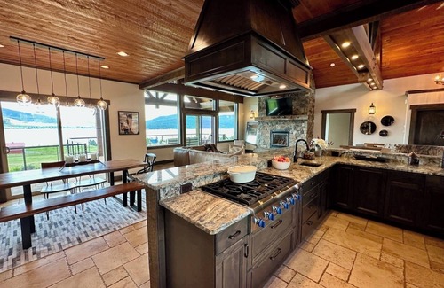 Elmo House | Mountain Modern Family 6-Acre Luxury Home w/Lake View & Nearby Lake Access