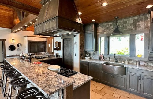 Elmo House | Mountain Modern Family 6-Acre Luxury Home w/Lake View & Nearby Lake Access