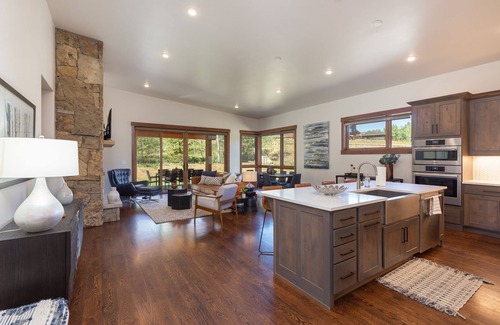 Silverthorne House | Mountain Modern Home in Summit Sky Ranch. Pool, hot tubs, close to skiing