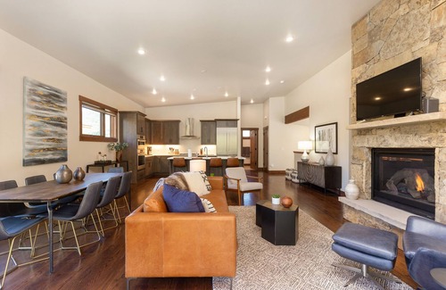 Silverthorne House | Mountain Modern Home in Summit Sky Ranch. Pool, hot tubs, close to skiing