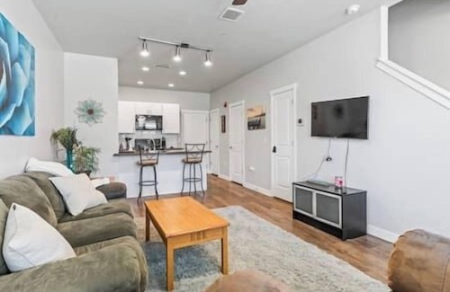 Draper House | Mountain Oasis|Gym|Pool|Hot tub